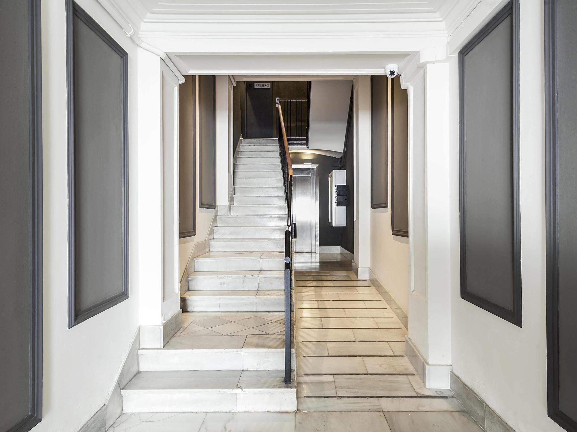 ברצלונה Fira Apartments By Gaiarooms מראה חיצוני תמונה